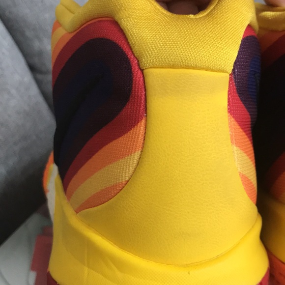 Nike Kyrie 4 Decades Pack 70s Basketball Shoe - Picture 12 of 12